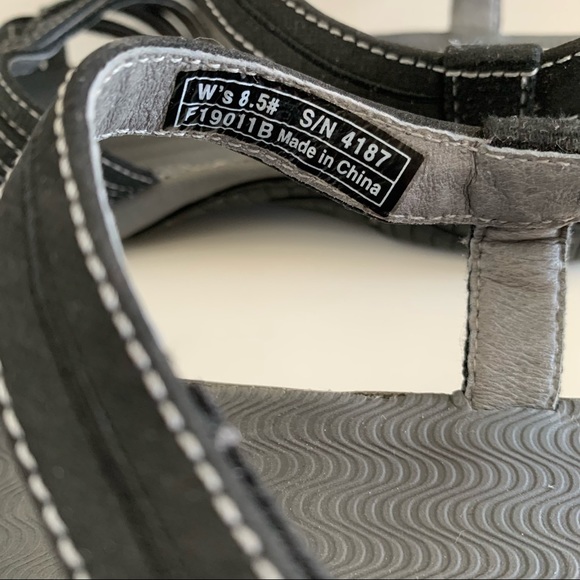 Teva - Strappy Sandals - Size 8.5 - Picture 9 of 9